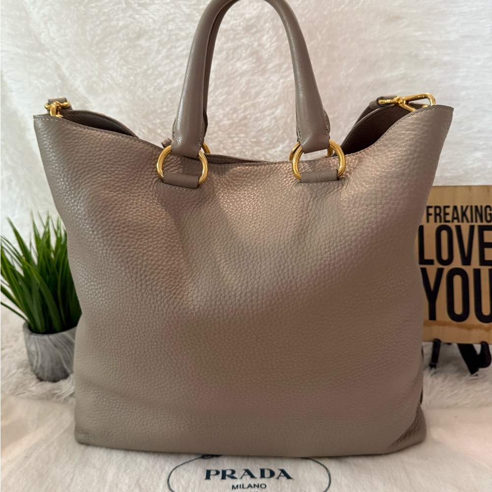 🎉HP🎉Prada Vitello Daino Tote/Satchel Handbag in Argilla Gray - Picture 3 of 16